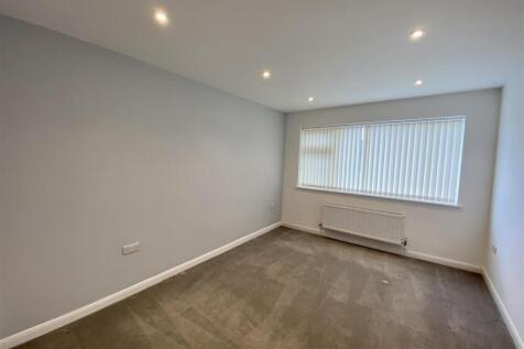 12 foxglove rd bedroom.jpg