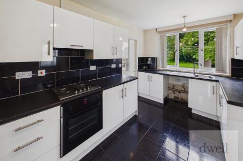 Raynel Drive, Lawnswood, Leeds photo 4