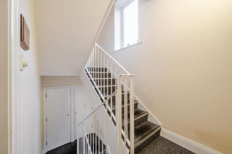 1385900-11-692827...