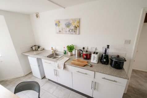 36 Clarendon Avenue, Leamington Spa photo 4