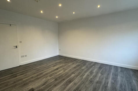 No Deposit Option Available, Chase Cross Road, Romford, Essex, RM5 photo 3
