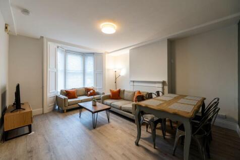 2GT - Living Area