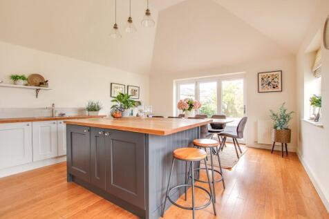 New Milton, BH25 - property photo