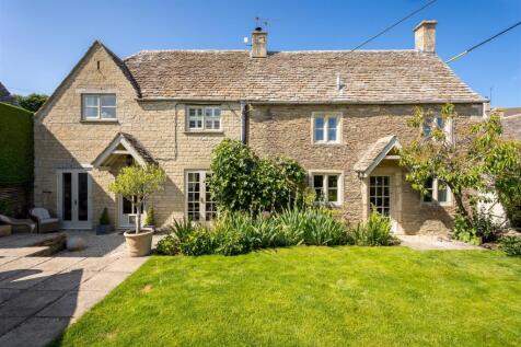 35 - Church Cottage - GL7 5HX - Web.jpg