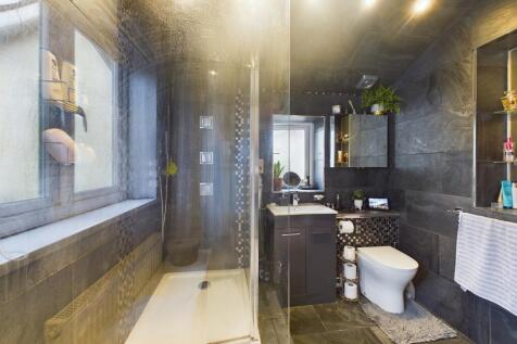 En Suite Shower Room to Bedroom 1