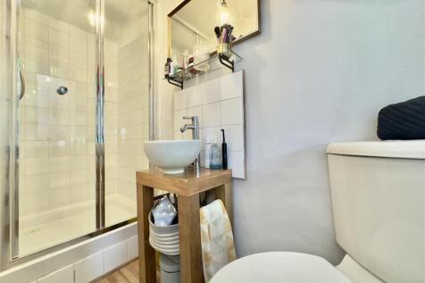 En-suite Shower/WC