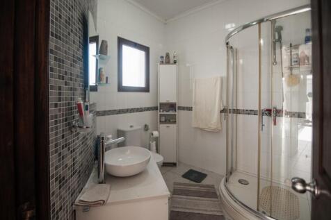 3-Bedroom Villa with Private Pool 100 m from the Sea in Bahceli Image 9999 25