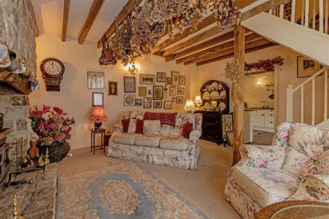 Reception Room-3.jpg