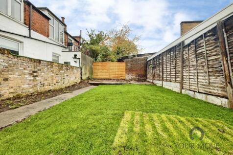 Studio flat on Brockley Rise, London, SE23, £1,300/mo