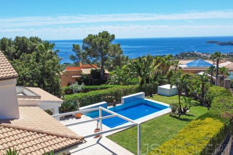 Elegant Mediterranean villa with pool and sea views