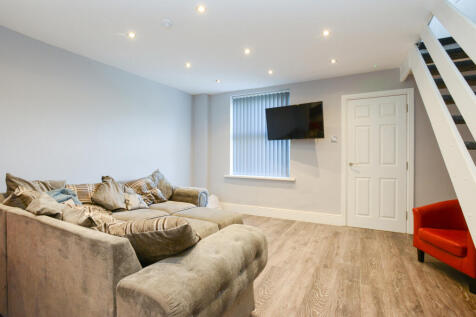 Wellington Square, Lenton, East Midlands, NG7 photo 5