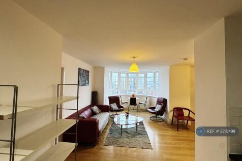 Tv Lounge &amp; Dining 