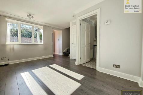 CYGNET COURT, WICKFORD photo 5