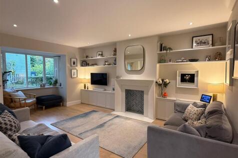 7 Living Room.jpg