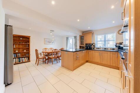 Kitchen/Dining Room (3)