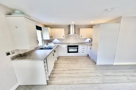 1 Almond Croft, Nibshaw Lane, Gomersal, Cleckheaton, Kirklees photo 4