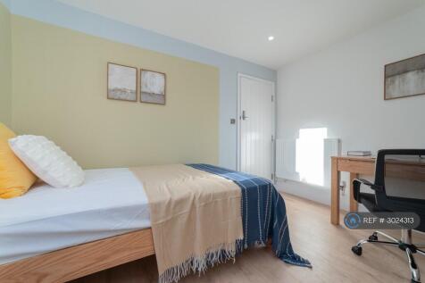 Hook Road, Epsom, KT19 photo 3