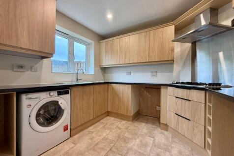 4-bed semi-detached on Whimberry Way, Withington, Manchester, £2,100/mo