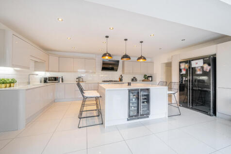 Kitchen / Breakfast Room