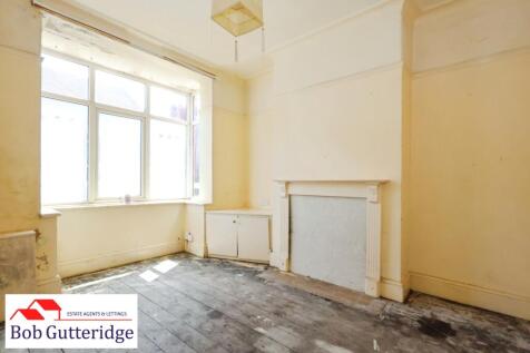 BAY FRONTED SITTING ROOM
