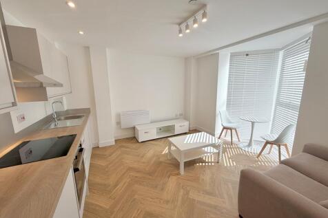 1st Floor Apartment, Cenydd Court, 62, Newport Road, Cardiff photo 4
