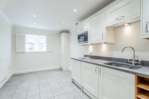 Ulverston Close, St. Albans, Hertfordshire, AL1 photo 4