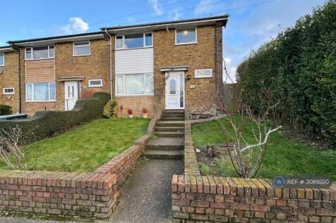 4-bed semi-detached on Mackenzie Way, Gravesend, DA12, £1,850/mo