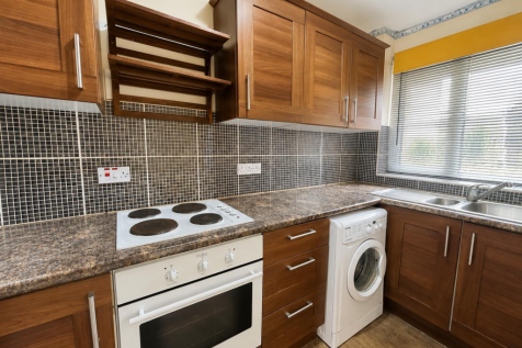 Milton Road, Cowplain, Waterlooville photo 3
