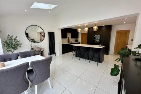 Open plan kitchen/diner/living space