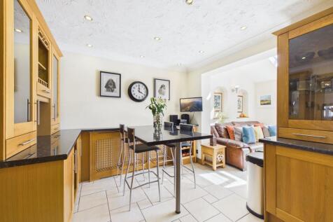 Kitchen/ Dining Room