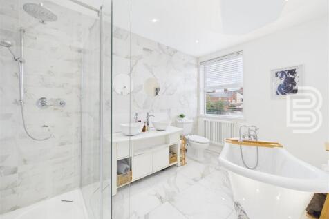 Bathroom (1).jpg