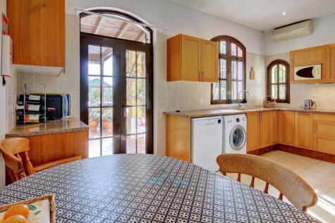kitchen with space for a table and chairs