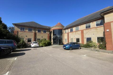 2-bed flat on 82 High Street, Worthing, West Sussex, £1,500/mo