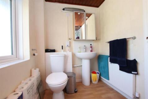 Shower room (2).JPG