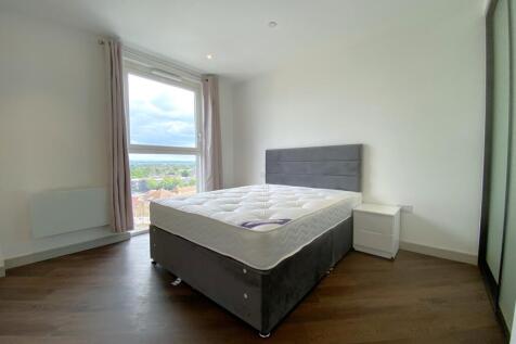 Eden Grove, Staines-upon-Thames, Surrey, TW18 photo 4