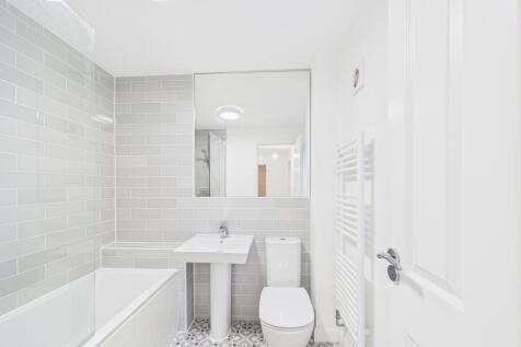 CAM02023G0-PR0190-STILL015