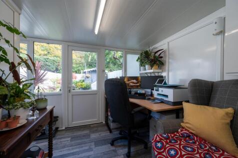 31 Cockleshell Gardens2219.jpg