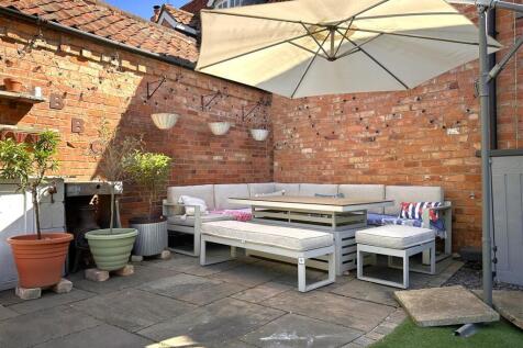 Secluded Seating Area 625