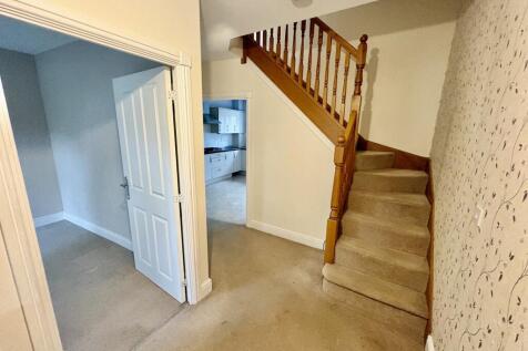 New Lakeside, Hampton Vale, Peterborough photo 4