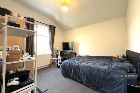 Adelaide Terrace, Brentford, TW8 photo 4