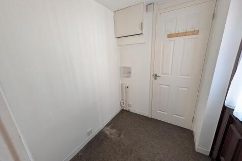 Tintagel Close, Andover, Hampshire  photo 3