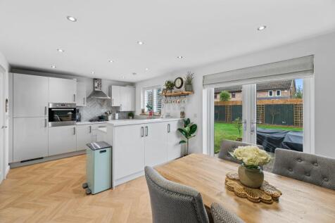 Kitchen / Dining Area