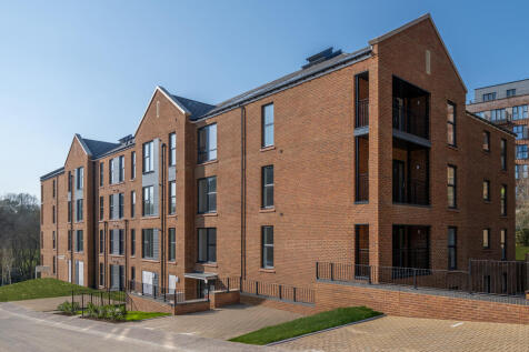 York House Apartment external rear view with plenty of open green space