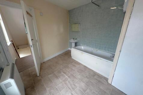 Bathroom 2.jpeg