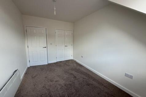 Goodes Court, Royston photo 4