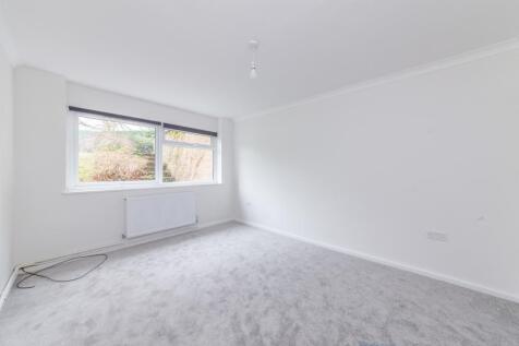 Berkeley Court, Weybridge, KT13 photo 4