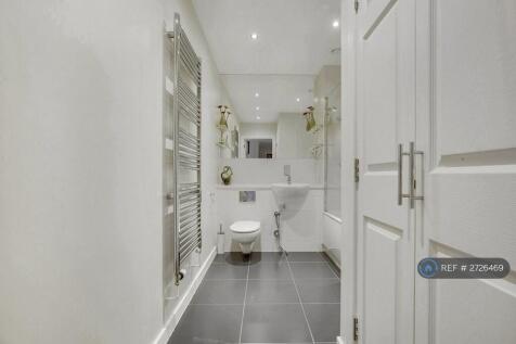 First Floor Bathroom With Tub 1