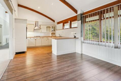 KITCHEN/ DINING ROOM