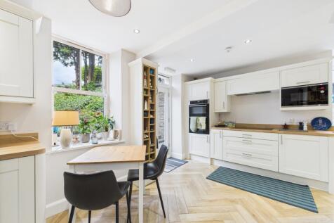 CAM03481G0-PR0105-STILL016