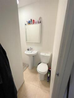 flat 1, 100 high street shower room 2.JPG